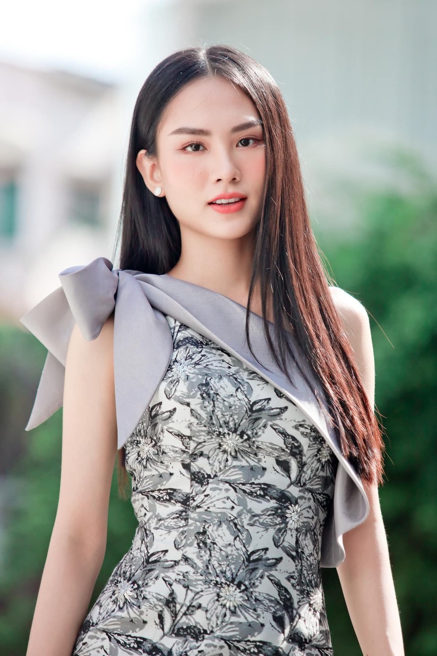 Người đẹp cũng chia sẻ thêm, việc đăng ký dự thi Hoa hậu Việt Nam 2020 do cô tự quyết định trong sự âm thầm, bởi mong muốn tập trung và khi đi đến kết quả cuối cùng mới chia sẻ với gia đình, bạn bè.