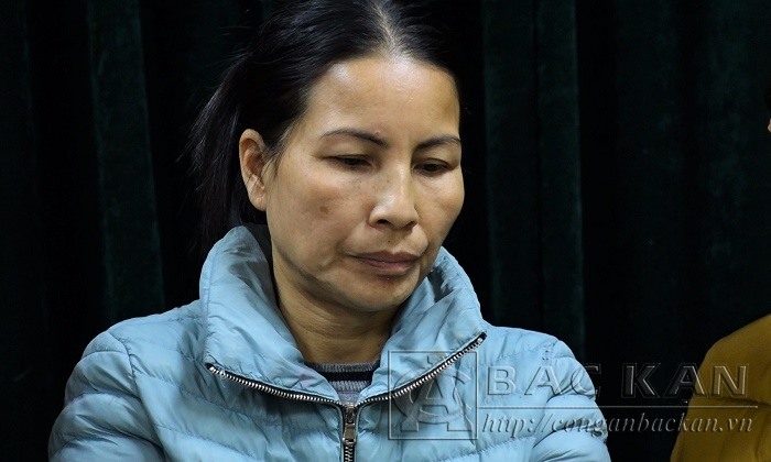 Đối tượng Phạm Thị Tuyết bị bắt giữ về tội Tàng trữ trái phép chất ma túy.