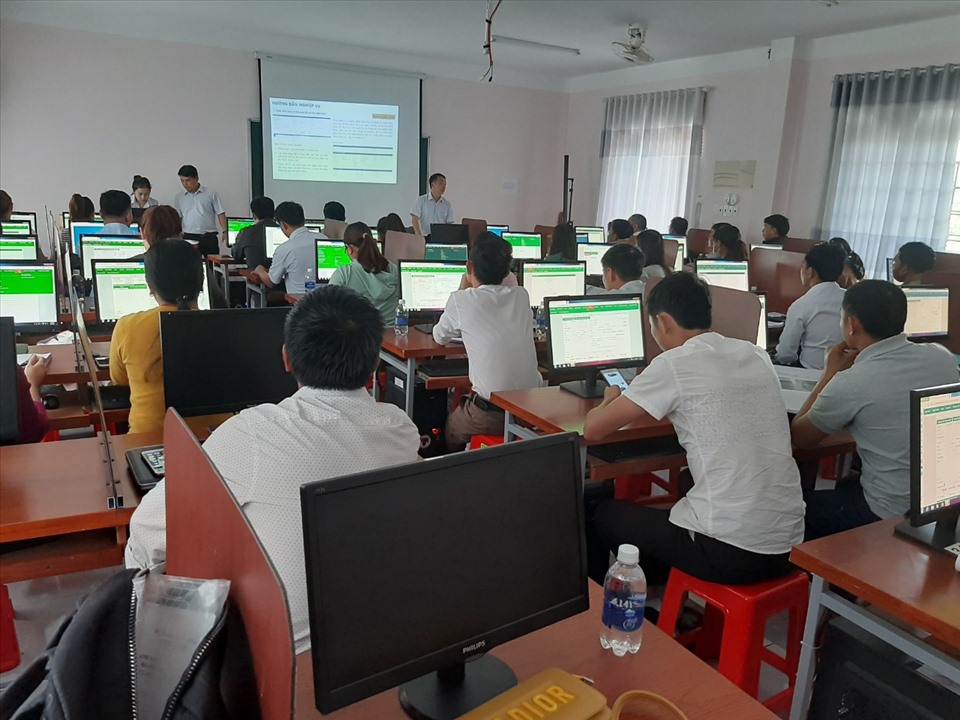 Ngành y tế Đắk Nông tổ chức tập huấn quản lý, cập nhật thông tin trên phần mềm hồ sơ sức khỏe điện tử.
