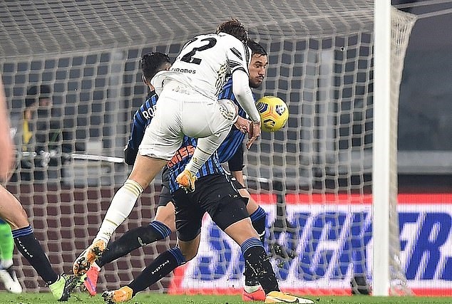 Bàn thắng của Chiesa và pha hỏng ăn của Ronaldo. Ảnh: Serie A.