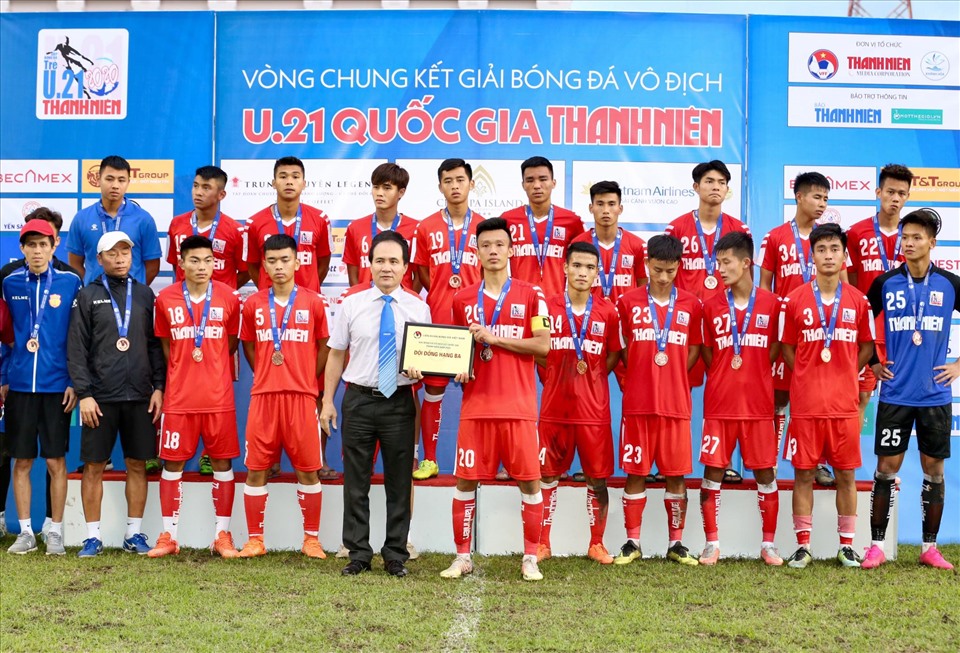 U21 Nam Định nhận huy chương Đồng với vị trí đồng hạng Ba.