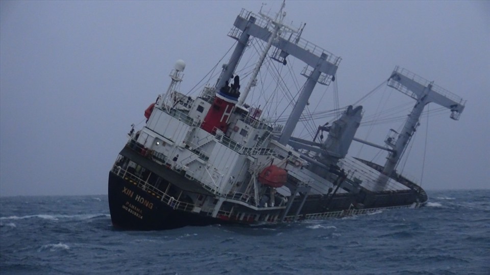 Tàu XIN HONG khi chưa bị chìm. Ảnh: Hà Anh Chiến