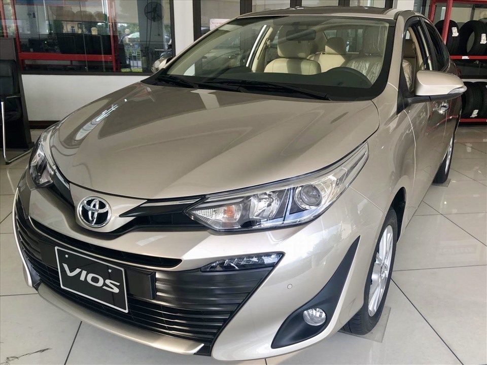 Tại Việt Nam, phân khúc sedan hạng B từ lâu đã được Toyota Vios thống trị. Vios bán chạy đến mức được khách hàng Việt dành tặng danh hiệu “mẫu xe quốc dân” khi thường xuyên dẫn đầu Top 10 xe bán chạy.