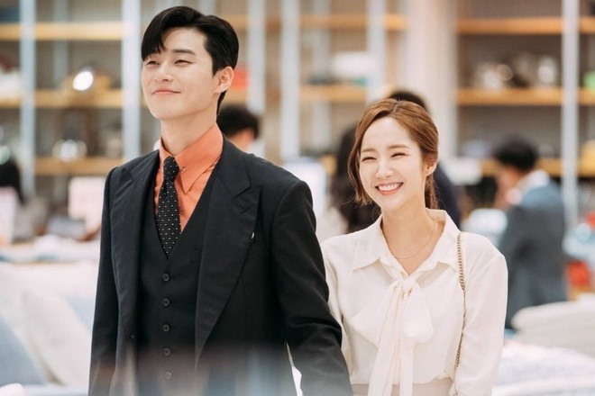 Năm 2018, vai diễn thư ký Kim trong “What's wrong with secretary Kim” (Thư ký Kim sao thế?) với Park Seo Joon gây “sốt” khắp Châu Á. Ảnh cắt phim.