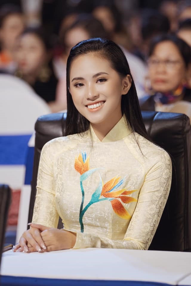 Phù Bảo Nghi sinh năm 2001 là một trong những người đẹp tạo được ấn tượng khi bước ra khỏi cuộc thi Hoa hậu Việt Nam 2020. Dù không đạt được thành tích cao tại cuộc thi năm nay, tuy nhiên, những gì mà người đẹp 19 tuổi để lại trong hành trình qua đều khiến khán giả yêu mến.