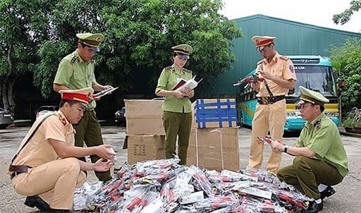 Phó Thủ tướng Thường trực Chính phủ yêu cầu tập trung đấu tranh với các đối tượng buôn lậu các mặt hàng trọng điểm. Ảnh VGP