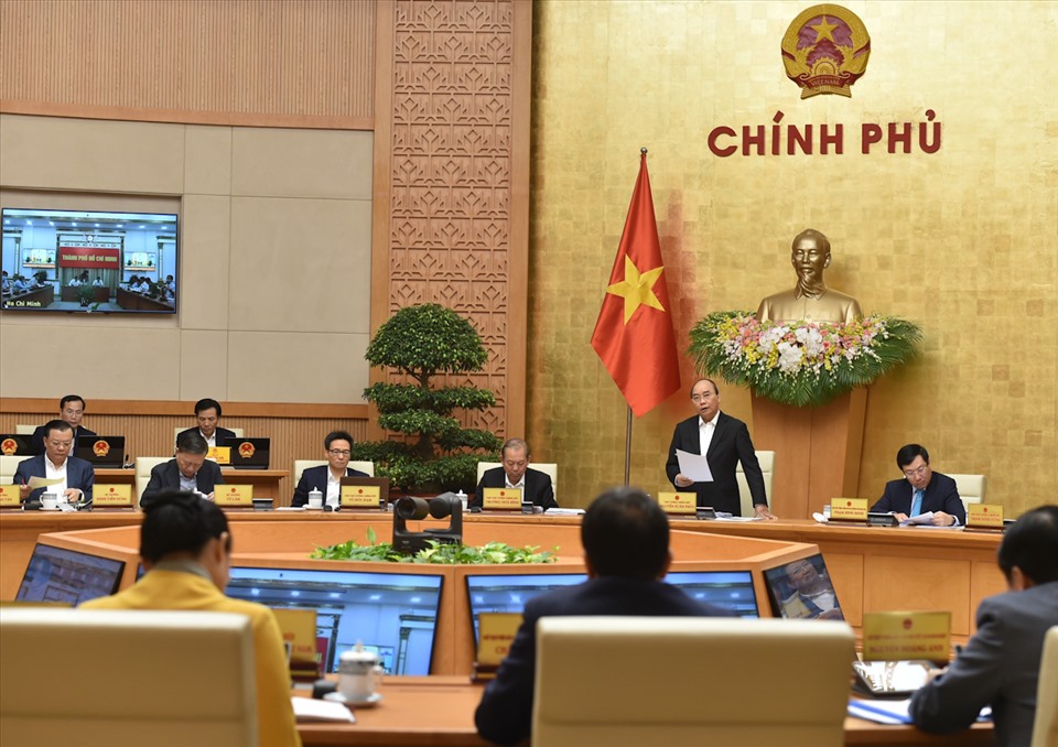 Thủ tướng Nguyễn Xuân Phúc nhấn mạnh chúng ta thực hiện mục tiêu kép nhưng ưu tiên bảo vệ sức khỏe người dân là quan trọng nhất. Ảnh: VGP/Quang Hiếu