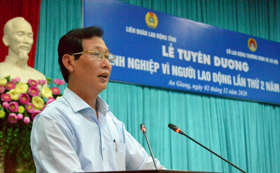 Phó Chủ tịch UBND tỉnh An Giang Lê Văn Phước phát biểu tại buổi lễ. Ảnh: Lục Tùng