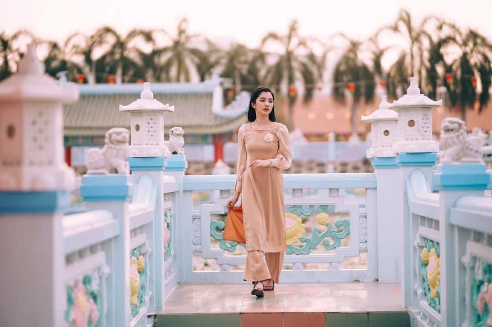 Thần thái tự tin, góc nghiêng chết người của Cẩm Đan chinh phục tất cả mọi tiêu chí nhan sắc