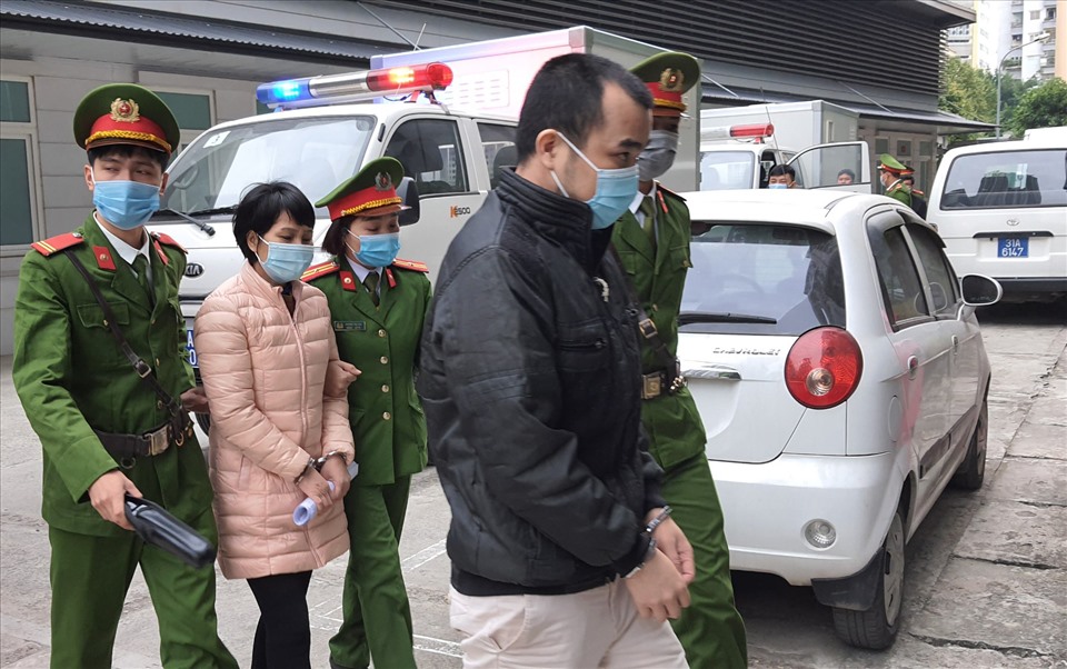 Trong 6 đồng phạm của cựu Chủ tịch Liên Kết Việt có 2 bị cáo là nữ. Ảnh: V.Dũng.