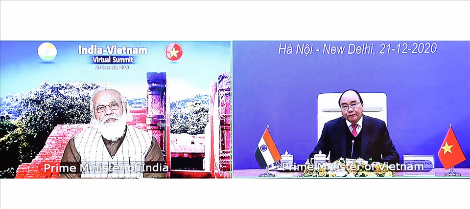 Thủ tướng Nguyễn Xuân Phúc và Thủ tướng Narendra Modi đồng chủ trì hội đàm trực tuyến. Ảnh: Bộ Ngoại giao.