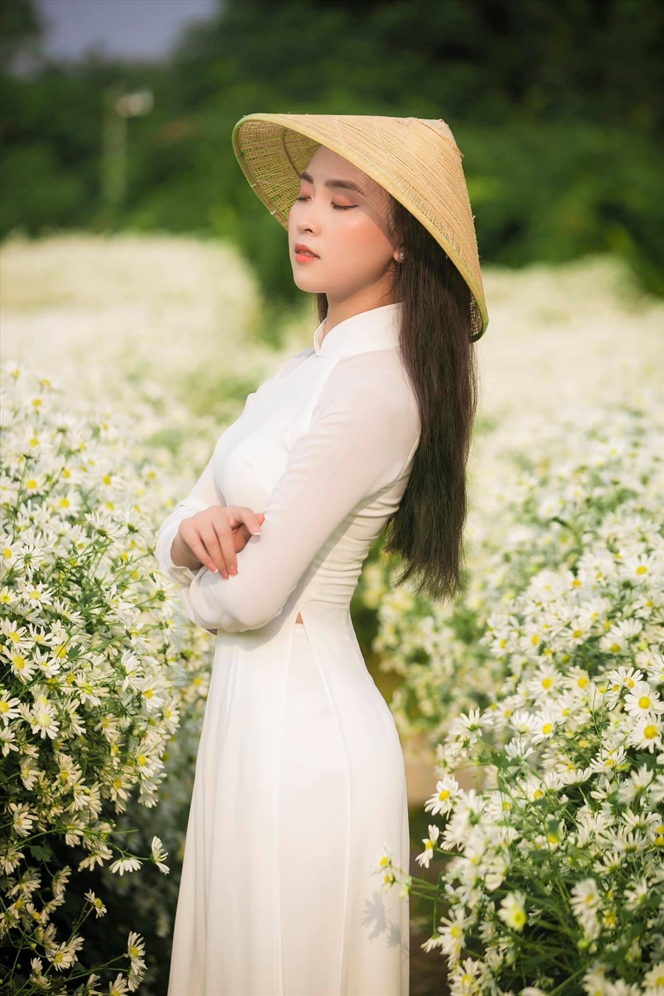 Ngô Thị Diệu Ngân khiến nhiều người tiếc nuối khi vắng mặt trong Top 35 Hoa hậu Việt Nam 2020  Trong bộ ảnh mới nhất, Diệu Ngân diện chiếc váy khoét lưng khéo léo khoe vẻ gợi cảm