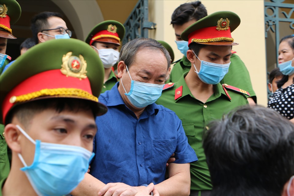 Bị cáo Nguyễn Hồng Trương được dẫn giải về nơi giam giữ.