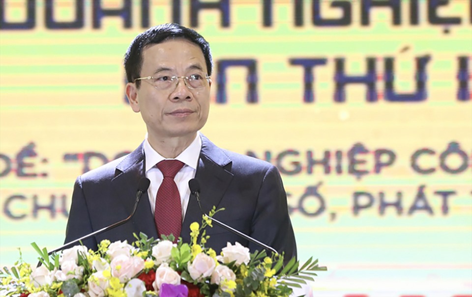 Bô trưởng Nguyễn Mạnh Hùng phát biểu khai mạc.