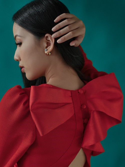 Top 5 Hoa hậu Việt Nam 2020 Phạm Thị Phương Quỳnh gợi ý lên đồ giáng sinh với tông màu đỏ là chủ đạo.