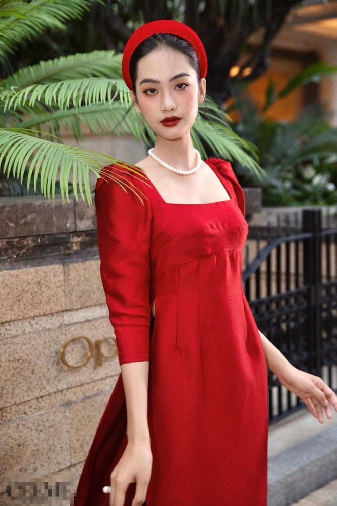 Thần thái của cô nàng đã thu hút nhiều nhà mẫu nổi tiếng trong nước.  Sau cuộc thi, Thanh Nhàn gây bất ngờ khi xuất hiện trên sàn diễn của Tuần lễ Thời trang Quốc tế Việt Nam - Vietnam International Fashion Week 2020
