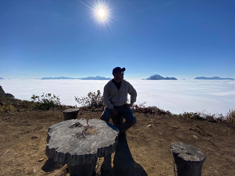 Nằm trên độ cao 2.860m, đỉnh Lảo Thẩn được coi như nóc nhà của Y Tý với khung cảnh thần tiên khi mây trời và nắng gió cùng hòa quyện một cách ngoạn mục.  Ảnh: Calvin Pham