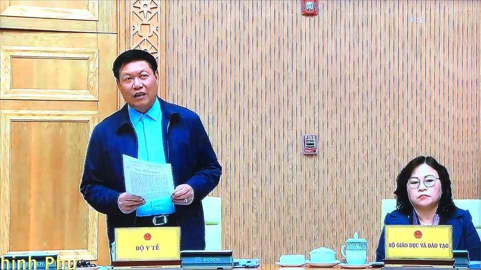Ông Đỗ Xuân Tuyên - Thứ trưởng Bộ Y tế phát biểu tại buổi làm việc. Ảnh: Việt Lâm