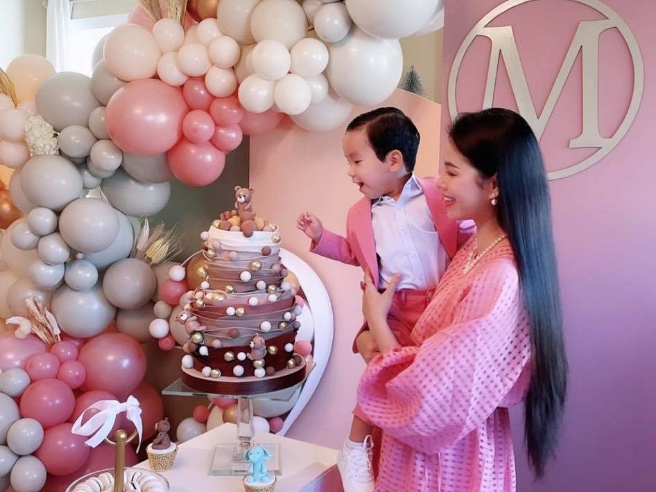 Hoa hậu Phạm Hương tổ chức buổi tiệc sinh nhật hoành tráng cho con trai Maximus tròn hai tuổi, hôm 23/12.