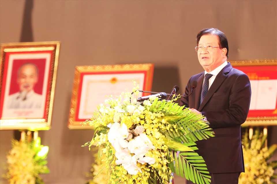 Phó Thủ tướng Trịnh Đình Dũng phát biểu tại buổi lễ. Ảnh: Nguyễn Hùng