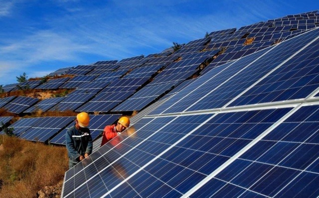 Nhóm nghiên cứu năng lượng PEWG đề xuất gia hạn cơ chế giá FiT cho điện mặt trời ít nhất 6 tháng sau năm 2020. Ảnh: MOIT
