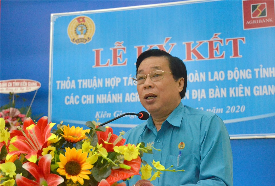 Ông Trần Thanh Việt - Chủ tịch LĐLĐ Kiên Giang phát biểu tại lễ ký kết. Ảnh: Lục Tùng