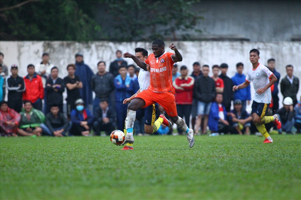 Tiền đạo Rimario thể hiện khả năng càn lướt, tranh chấp mạnh mẽ. Anh chính là người kiến tạo cho Đình Kha ghi bàn thứ 2. Tuy nhiên chân sút người Jamaica không thể có được cho mình một bàn thắng nào.