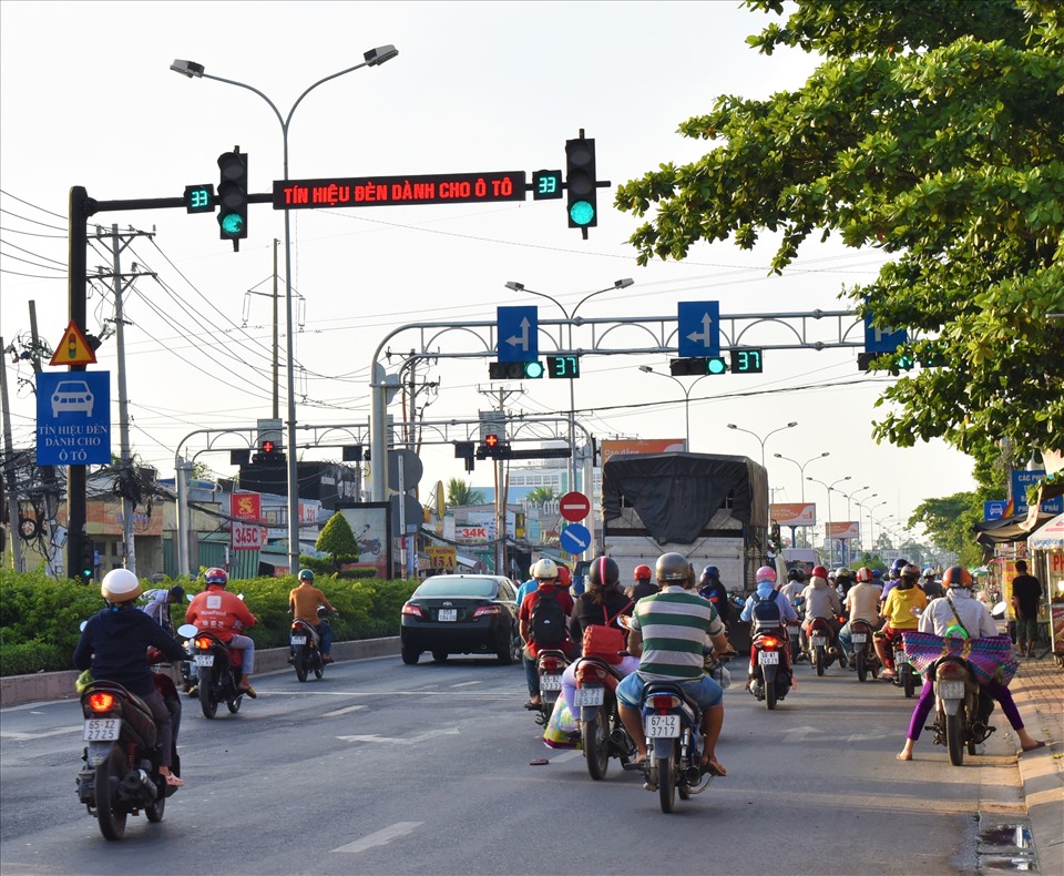 Nút giao thông đường Nguyễn Văn Linh giao với đường Nguyễn Hiền. Ảnh: Thành Nhân