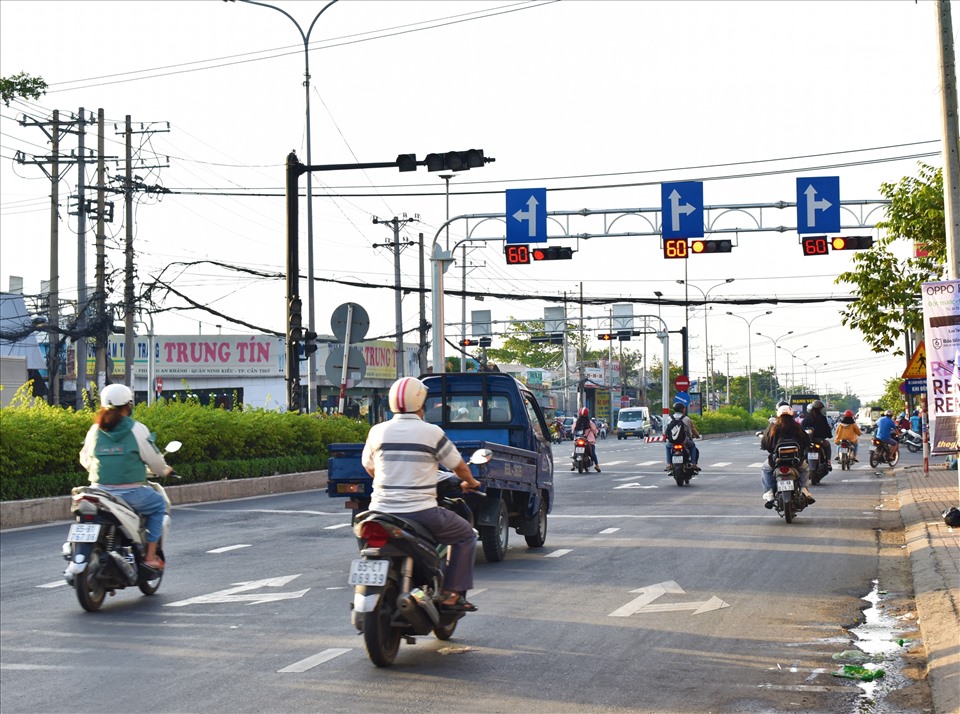 Nút giao thông mới đầu tư tại đường Nguyễn Văn Cừ nối dài giao với đường Nguyễn Văn Linh. Ảnh: Thành Nhân