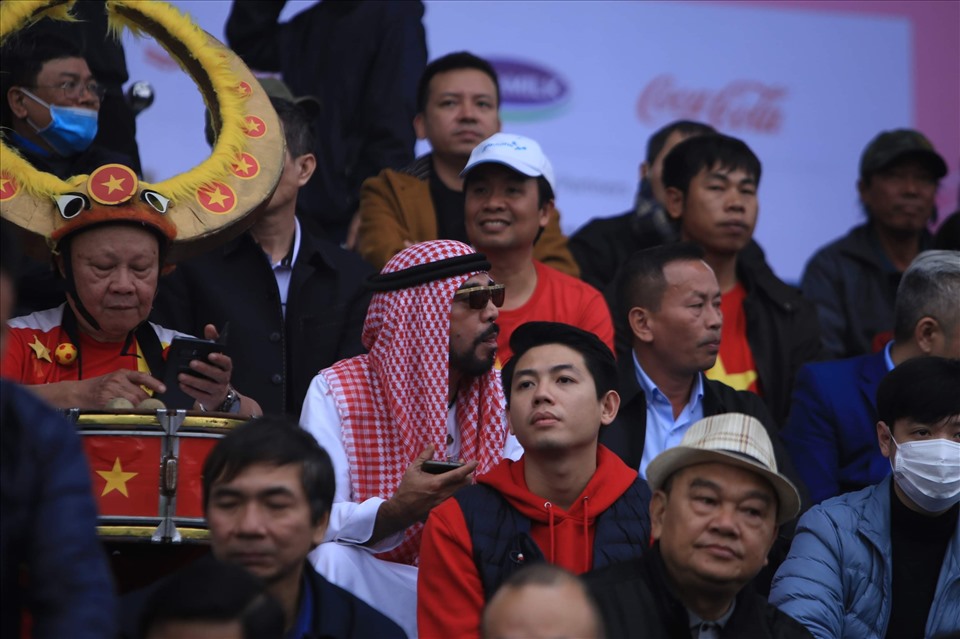 Những cổ động viên đặc biệt của đội tuyển Việt Nam, thường xuyên xuất hiện khi đội nhà thi đấu. Ảnh: Đông Đông