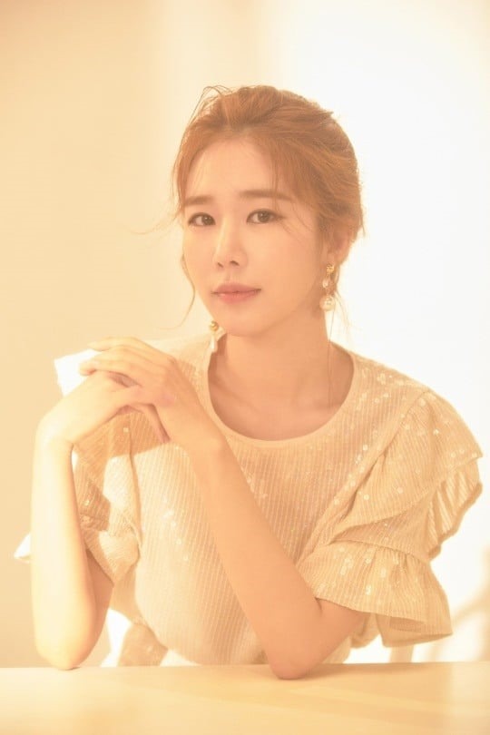 Sáng 28/12, nữ diễn viên cũng chính thức xác nhận sẽ đóng vai chính trong bộ phim truyền hình sắp tới của JTBC “Snowdrop” cùng Jisoo (BlackPink) và mỹ nam Jung Hae In.