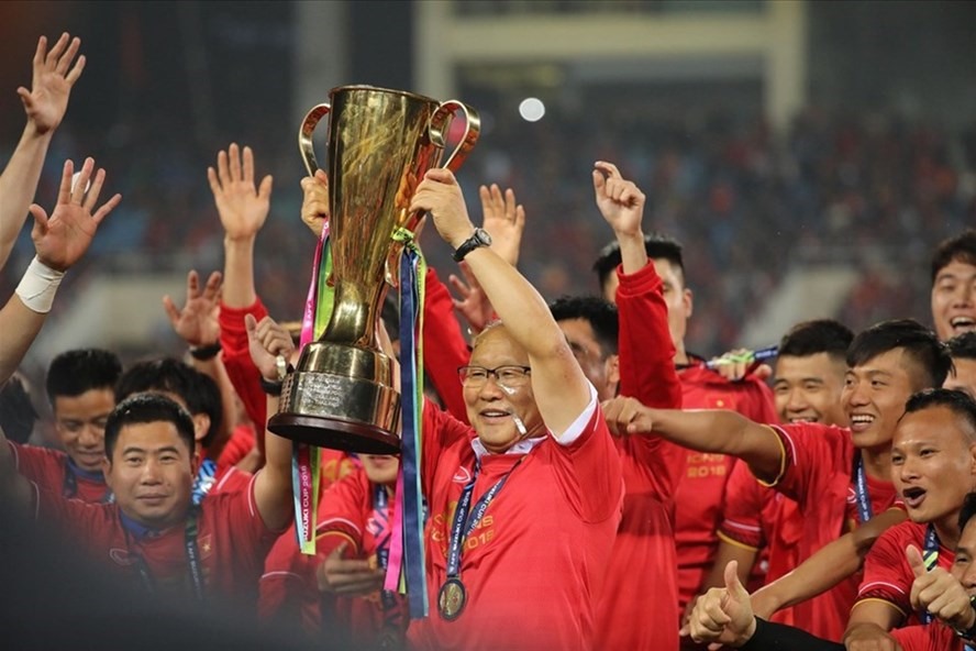 Vô địch AFF Cup 2020: Tuyển Việt Nam là đương kim vô địch của AFF Cup, lên ngôi vào năm 2018. Vì dịch COVID-19, AFF Cup 2020 sẽ diễn ra từ ngày 5.12.2021 đến 1.1.2022. Tuyển Việt Nam vẫn là ứng viên số 1 cho ngôi vô địch và mục tiêu của đội không gì khác ngoài việc bảo vệ thành công danh hiệu. Ảnh: Sơn Tùng.