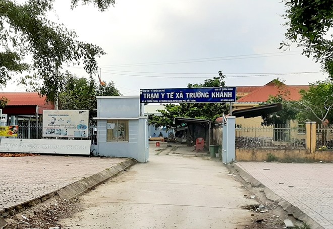 rạm y tế xã Trường Khánh (huyện Long Phú, tỉnh Sóc Trăng), nơi làm việc ban đầu với tài xế T. và những người đi cùng. Ảnh: T.L.
