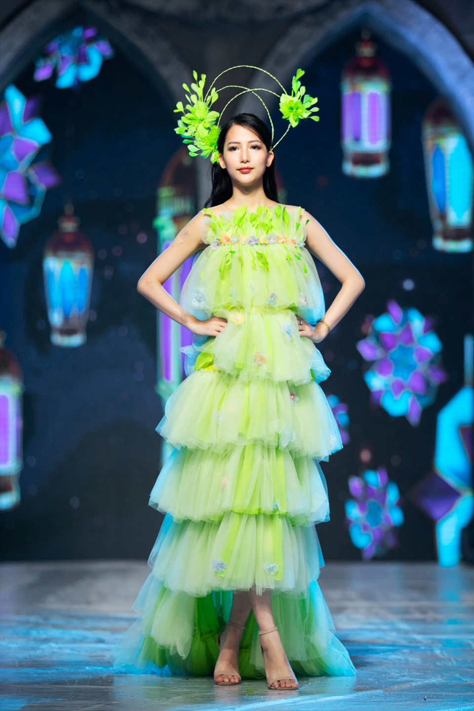 Ghi dấu ấn tại Tuần lễ thời trang trẻ em Việt Nam - Vietnam Junior Fashion Week tổ chức tại Hà Nội vừa qua, Thu Hà nổi bật bởi vẻ ngoài xinh xắn, phong thái đầy chuyên nghiệp của một người mẫu trẻ. Ảnh: Kiếng Cận Team.