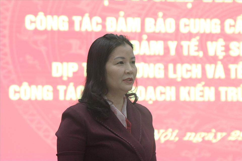 Bà Trần Thị Phương Lan thông tin tại Hội nghị.