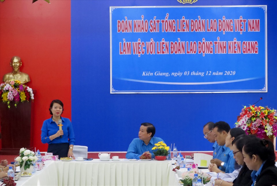 Bà Trần Thị Thanh Hà - Phó trưởng Ban Quan hệ lao động Tổng LĐLĐ VN phát biểu tại buổi làm việc với LĐLĐ tỉnh Kiên Giang. Ảnh: LT