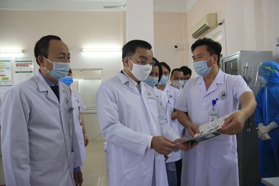 Ông Chu Ngọc Anh kiểm tra tại bệnh viện.