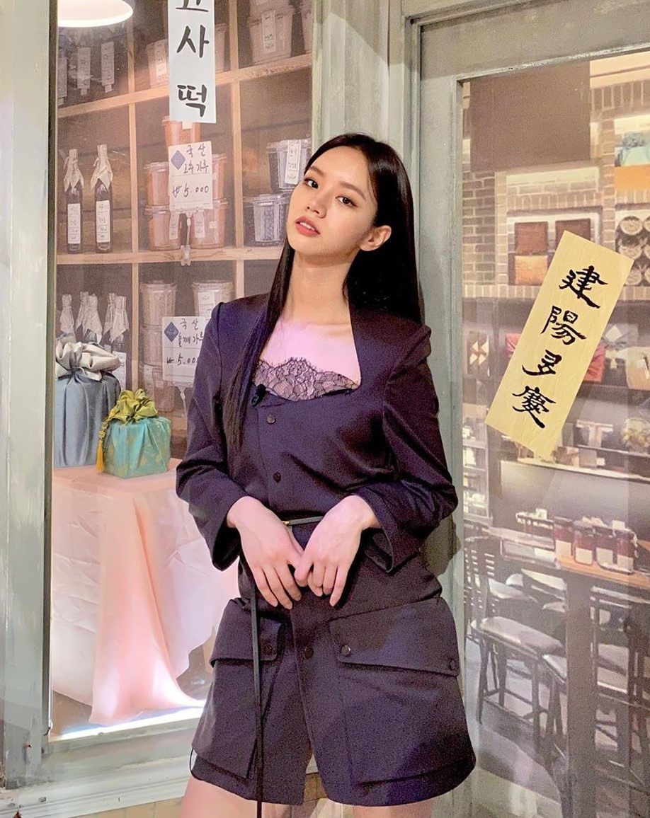 Được biết, dự án mà Hyeri vừa nhận là bộ phim đề tài về hồ ly chín đuôi “Frightening Cohabitation“. Trong phim, cô đóng cặp cùng Jang Ki Yong. Ảnh: Instagram NV.