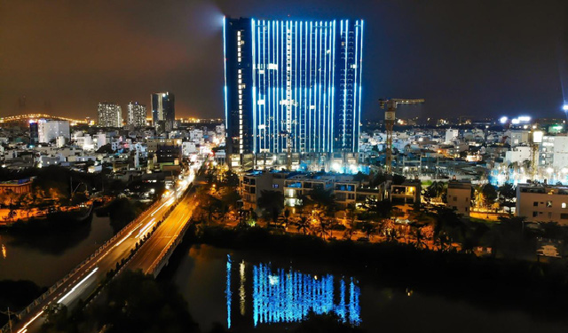 Tòa tháp đầu tiên dự án Sunshine City Sài Gòn được phủ 100% kính Low-E và đèn Led cao cấp với chất lượng bàn giao “căn hộ bàn giao đẹp hơn căn hộ mẫu”