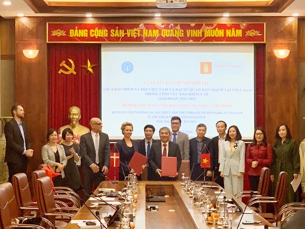 BHXH Việt nam và đoàn Đại sứ quán Đan Mạch ký kết Bản ghi nhớ hợp tác giữa 2 bên.