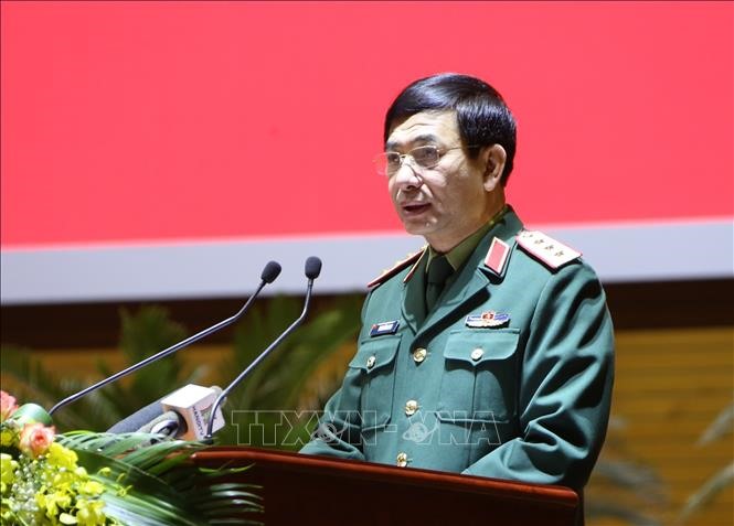 Thượng tướng Phan Văn Giang, Tổng Tham mưu trưởng, Thứ trưởng Bộ Quốc phòng trình bày báo cáo kết quả công tác quân sự, quốc phòng năm 2020. Ảnh: Dương Giang/TTXVN