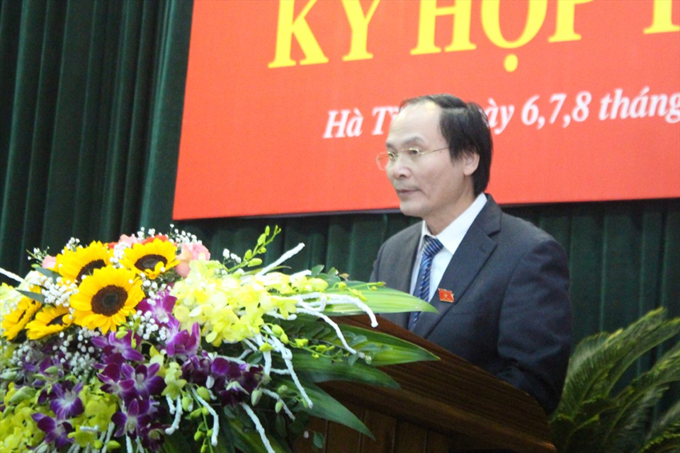 Ông Nguyễn Văn Việt - Giám đốc Sở NNPTNT Hà Tĩnh trả lời chất vấn. Ảnh: Trần Tuấn.