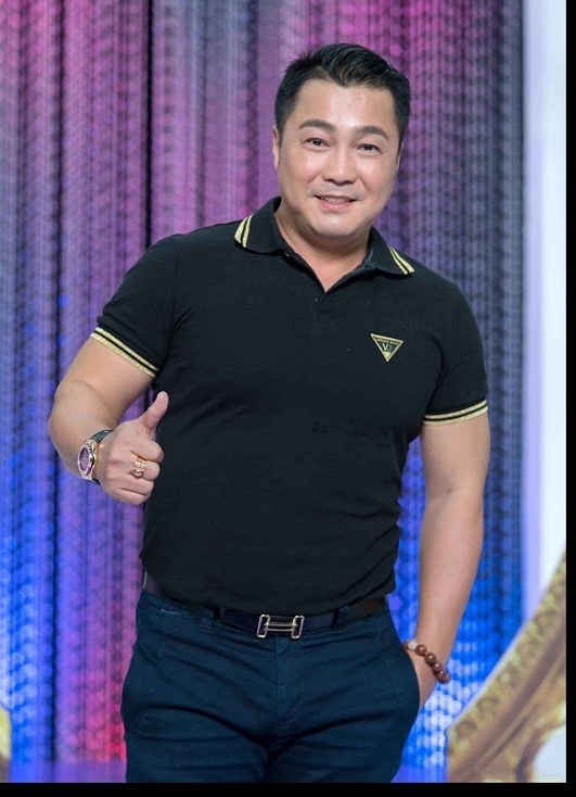 Hình ảnh mới nhất của Lý Hùng ở tuổi 46 trong phim “Hy sinh đời trai“.Ảnh: NSCC