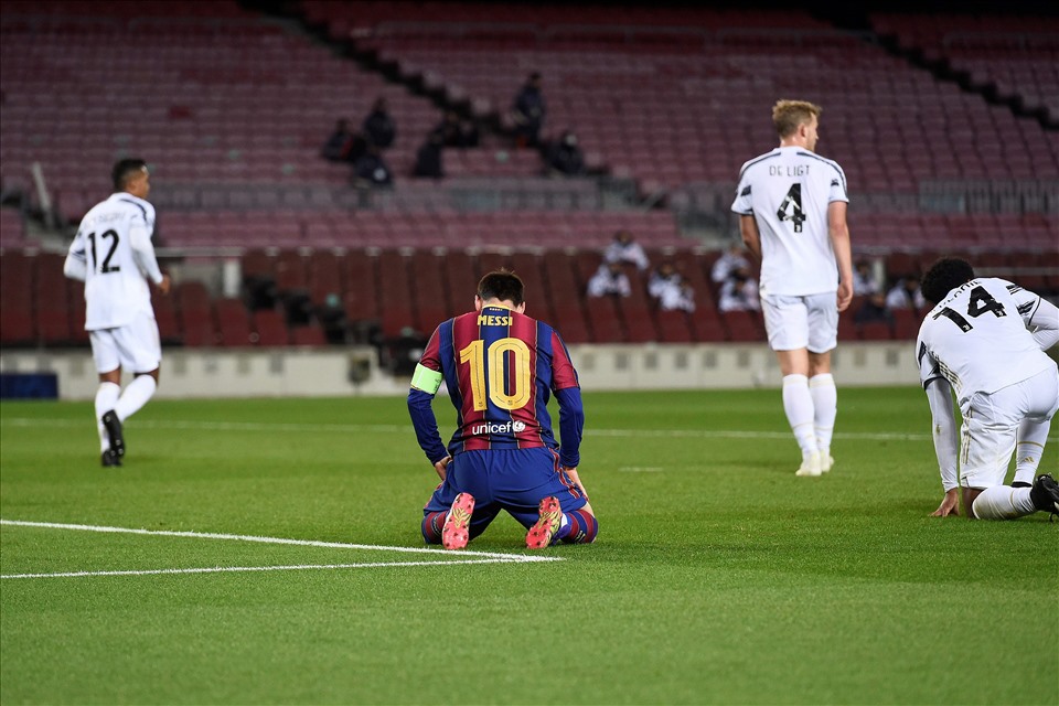 Lionel Messi dứt điểm nhiều gần gấp 4 lần Cristiano Ronaldo thì cũng không thể mang lại cho Barca bàn thắng nào. Ảnh: AFP