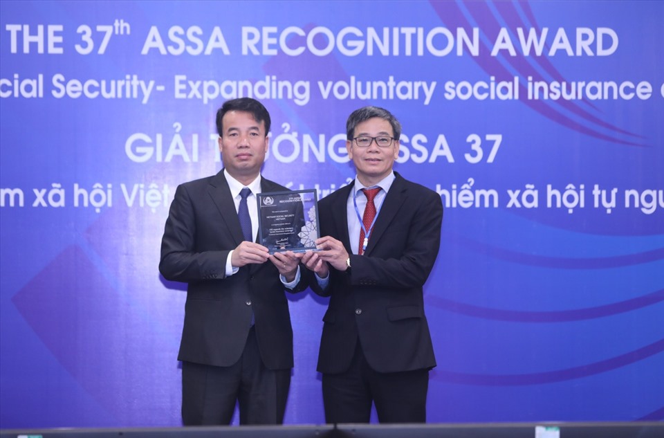 BHXH Việt Nam nhận nhận Giải thưởng của Chủ tịch ASSA với hạng mục “Tiếp tục cải tiến” với nội dung “BHXH Việt Nam phát triển đối tượng tham gia BHXH tự nguyện”.