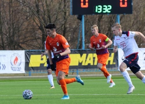 5. Jasur Yakhshiboev (Pakhtakor Tashkent): 16 bàn thắng (24 điểm).