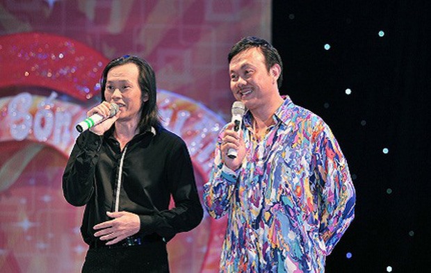 Chí Tài và Hoài Linh trên sân khấu. Ảnh: NV