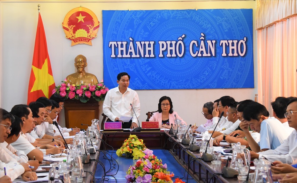 Ông Lê Quang Mạnh - Chủ tịch UBND TP.Cần Thơ kết luận cuộc họp. Ảnh: Thành Nhân