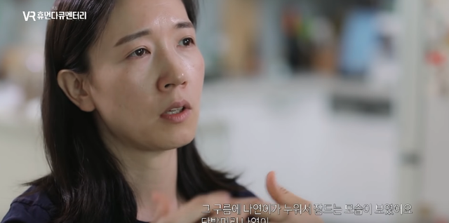 Mẹ Nayeon trả lời phỏng vấn với chương trình Human Documentary.
