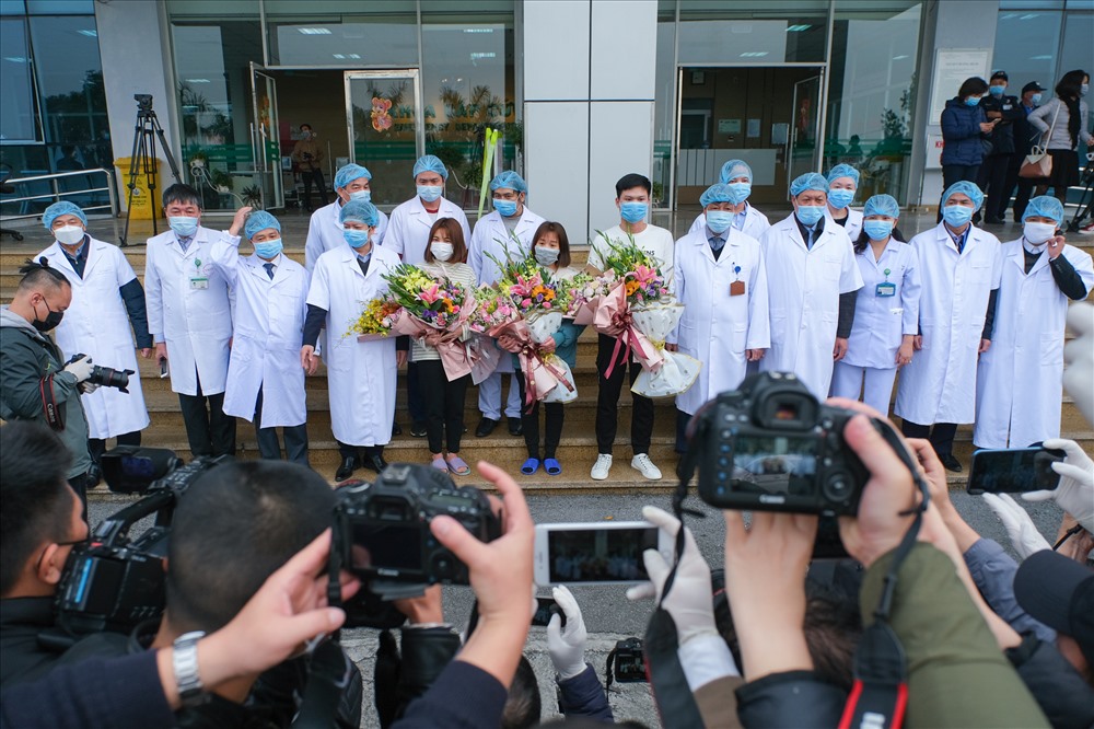 Sau thời gian điều trị tại Bệnh viện Bệnh Nhiệt đới Trung ương (cơ sở tại Đông Anh, Hà Nội), 3 bệnh nhân đã có kết quả xét nghiệm âm tính với virus Corona mới (nCoV) và được xuất viện.
